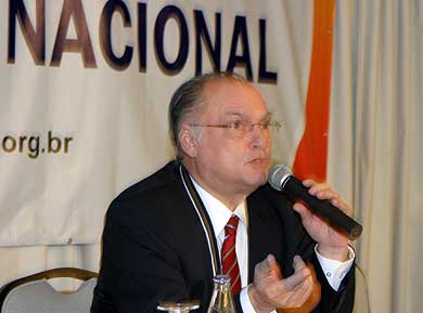 Roberto Freire: Muros que ainda resistem